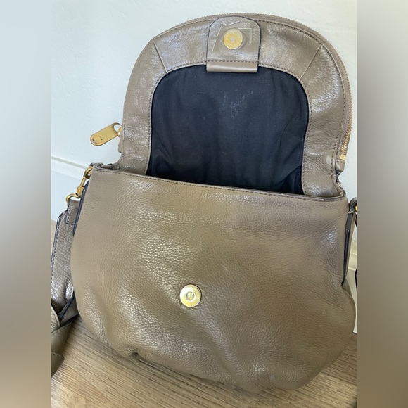 Marc by Marc Jacobs Natasha Taupe Leather Bag with Gold Plaque - Picture 6 of 16